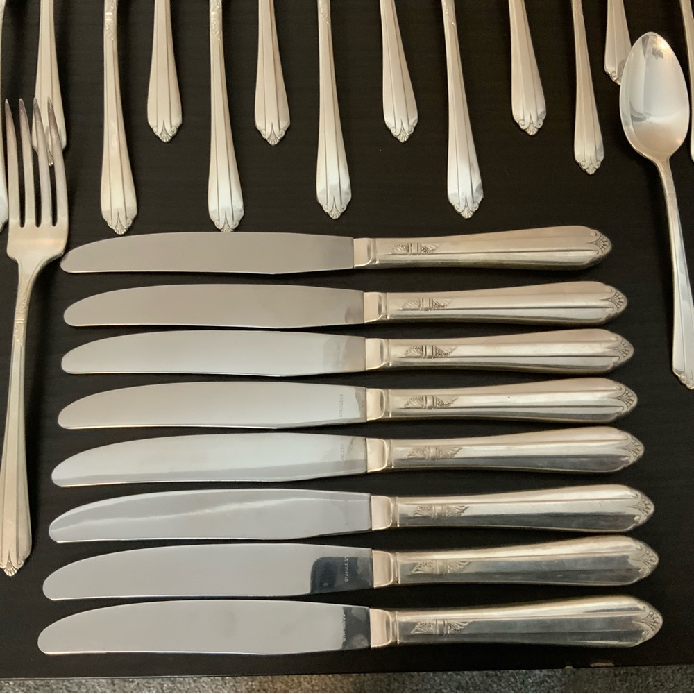 W. M. Roger’s Silverplate Flatware Set in Display Case - Picture 6 of 15